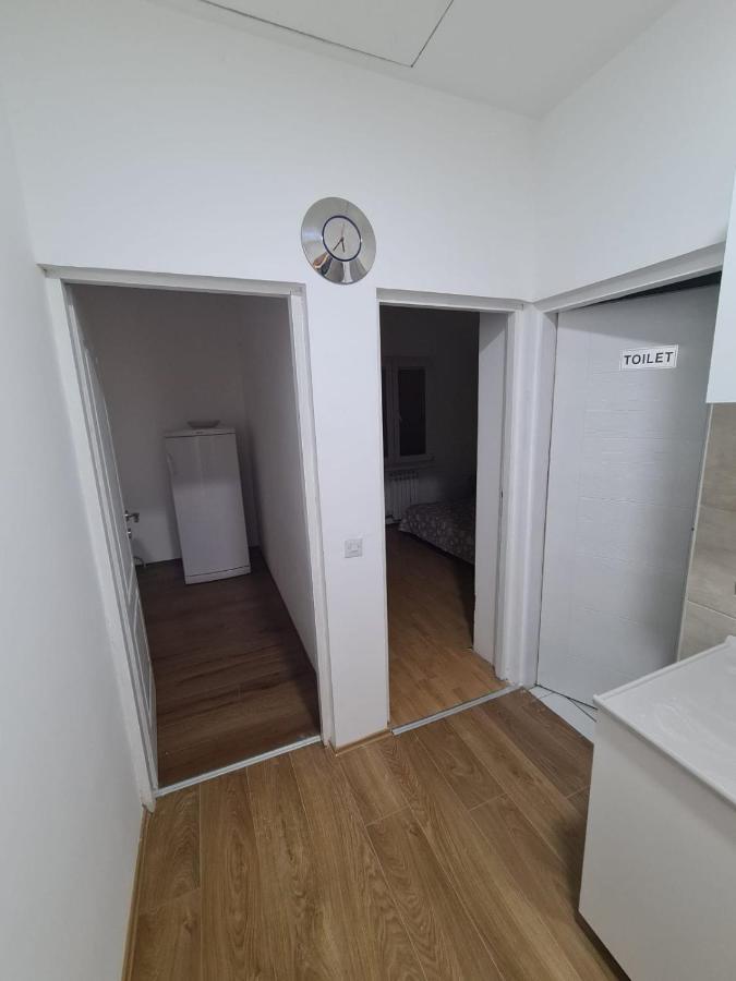Apartmani Mladenovic Kijevo Exterior photo