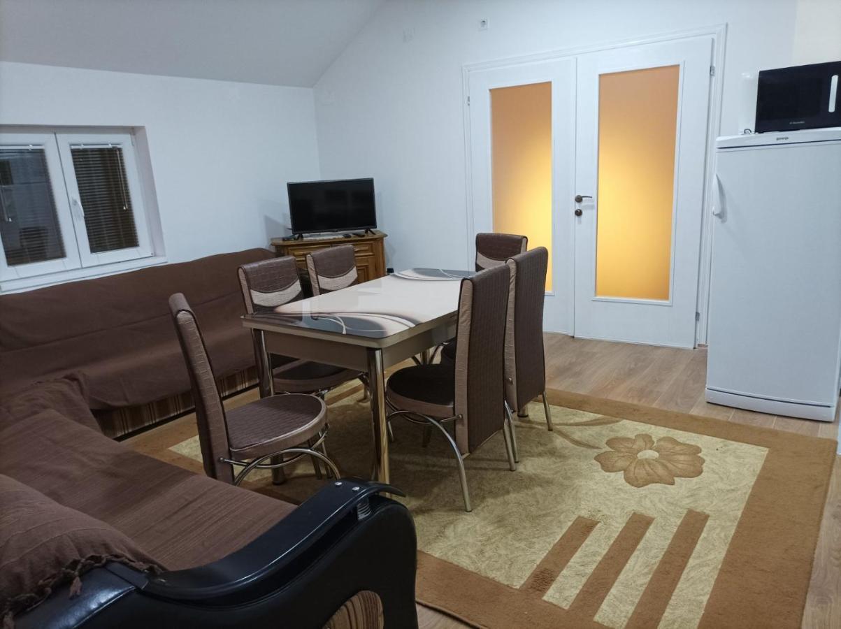 Apartmani Mladenovic Kijevo Exterior photo