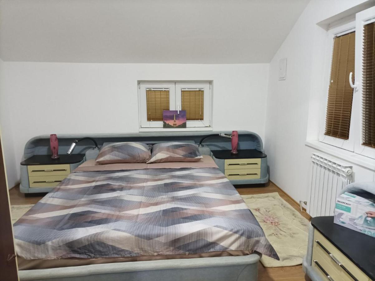 Apartmani Mladenovic Kijevo Exterior photo